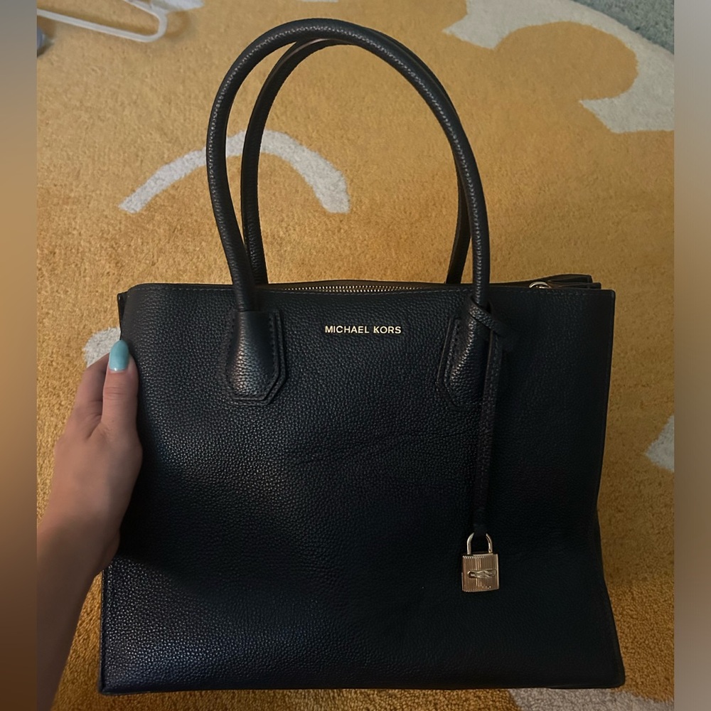Micheal Kors Mercer LG Convo Tote